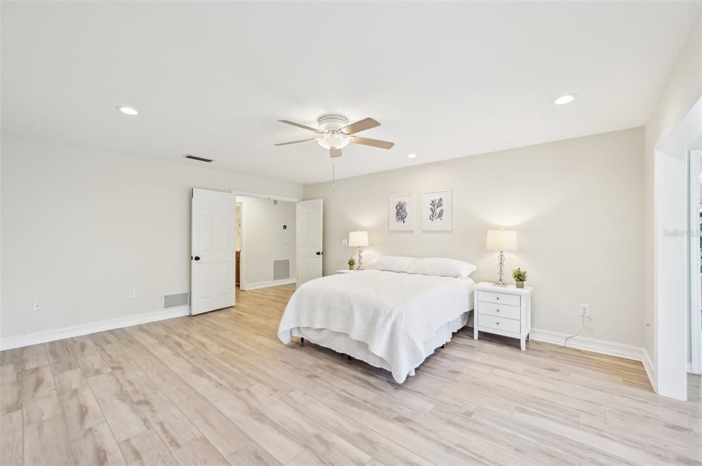 For Sale: $385,000 (2 beds, 2 baths, 1822 Square Feet)