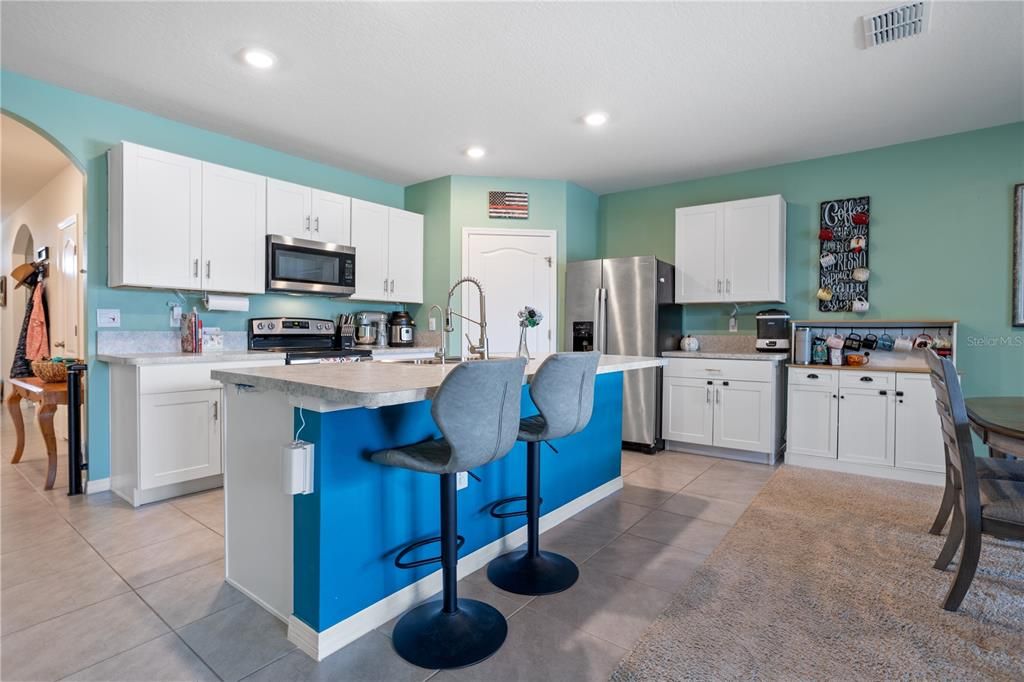 For Sale: $290,000 (4 beds, 2 baths, 1828 Square Feet)