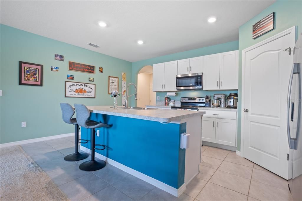 For Sale: $290,000 (4 beds, 2 baths, 1828 Square Feet)