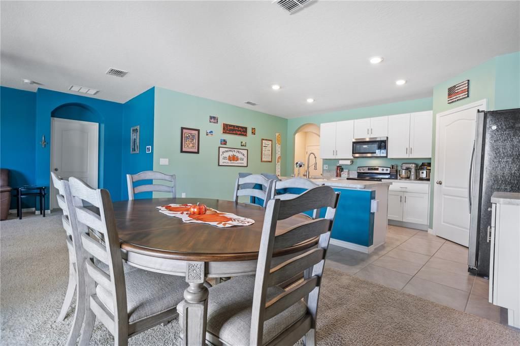 For Sale: $290,000 (4 beds, 2 baths, 1828 Square Feet)