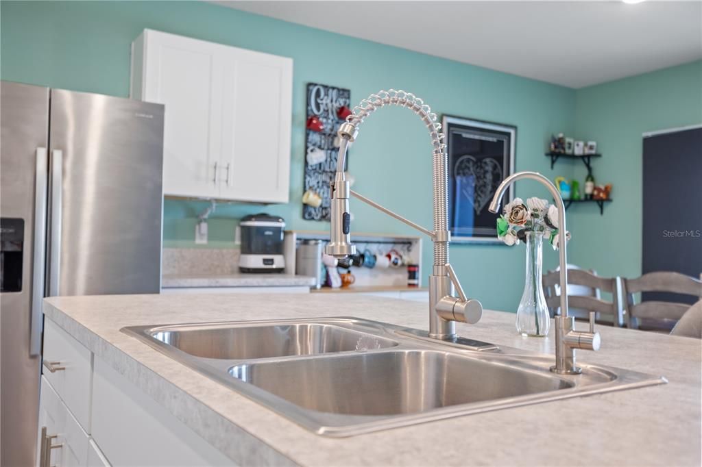 For Sale: $290,000 (4 beds, 2 baths, 1828 Square Feet)