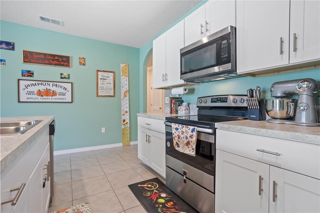 For Sale: $290,000 (4 beds, 2 baths, 1828 Square Feet)