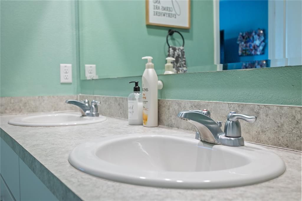 For Sale: $290,000 (4 beds, 2 baths, 1828 Square Feet)