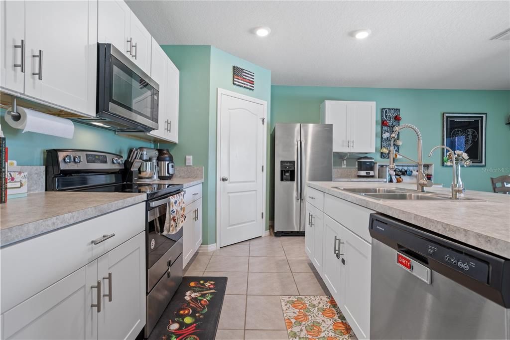 For Sale: $290,000 (4 beds, 2 baths, 1828 Square Feet)