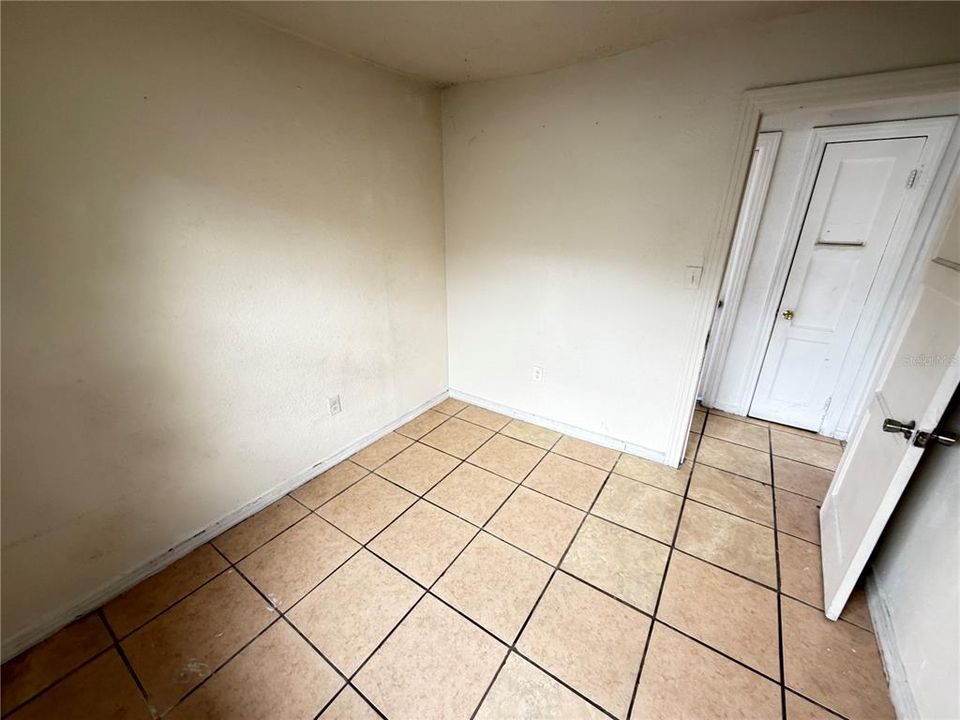 出租: $1,195 (3 贝兹, 1 浴室, 792 平方英尺)