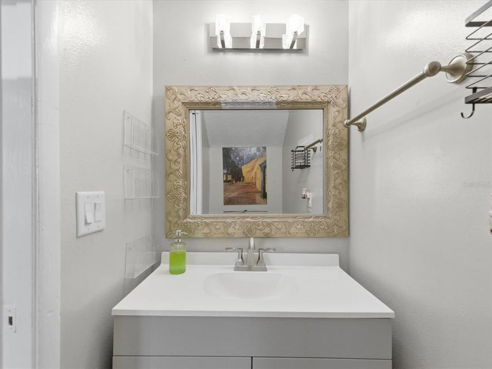 Activo con contrato: $239,000 (2 camas, 1 baños, 1080 Pies cuadrados)