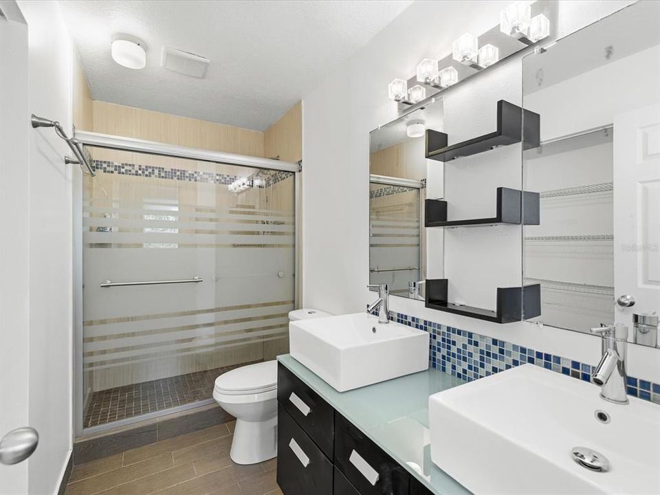 Activo con contrato: $239,000 (2 camas, 1 baños, 1080 Pies cuadrados)