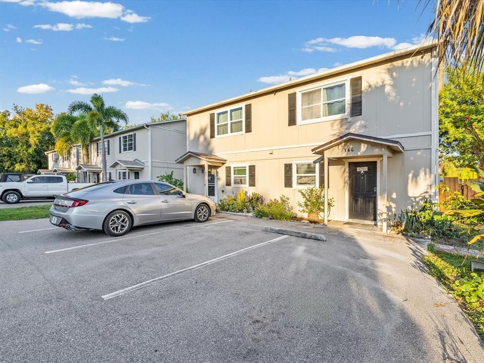 Activo con contrato: $239,000 (2 camas, 1 baños, 1080 Pies cuadrados)