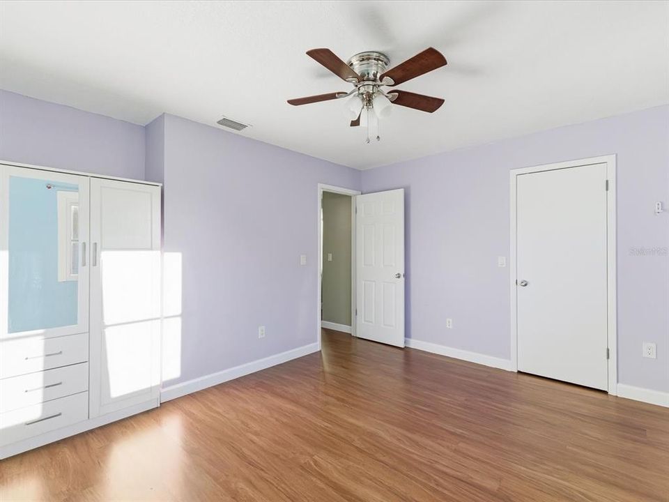 Activo con contrato: $239,000 (2 camas, 1 baños, 1080 Pies cuadrados)