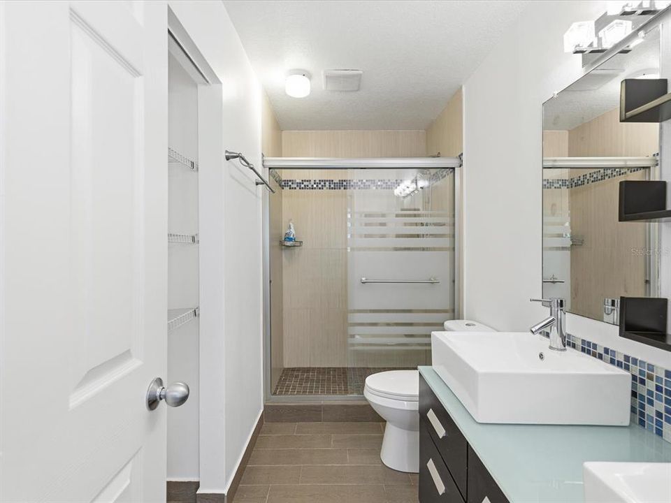 Activo con contrato: $239,000 (2 camas, 1 baños, 1080 Pies cuadrados)