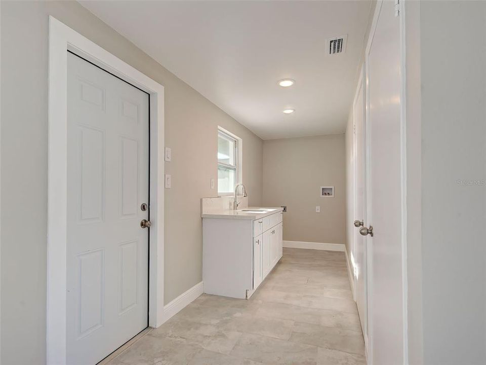 En Renta: $2,700 (3 camas, 2 baños, 1860 Pies cuadrados)