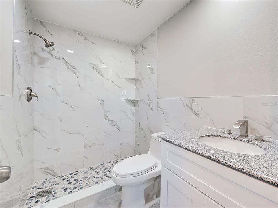 En Renta: $2,700 (3 camas, 2 baños, 1860 Pies cuadrados)