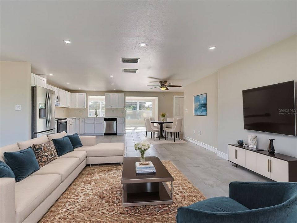 En Renta: $2,700 (3 camas, 2 baños, 1860 Pies cuadrados)