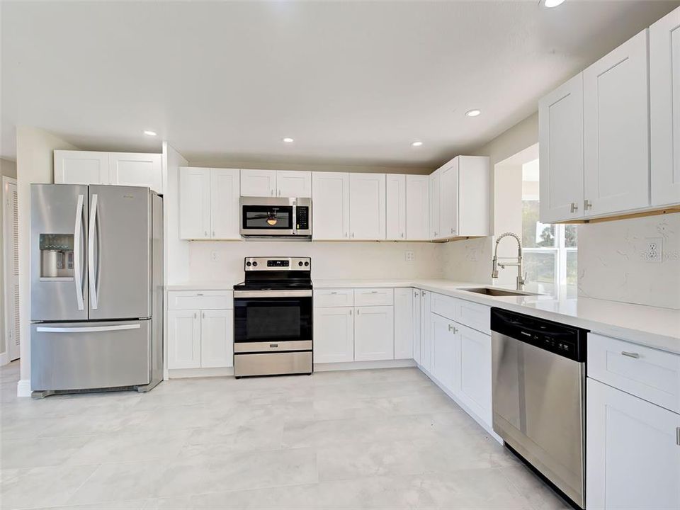 En Renta: $2,700 (3 camas, 2 baños, 1860 Pies cuadrados)