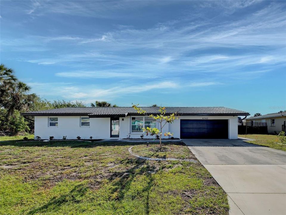 En Renta: $2,700 (3 camas, 2 baños, 1860 Pies cuadrados)