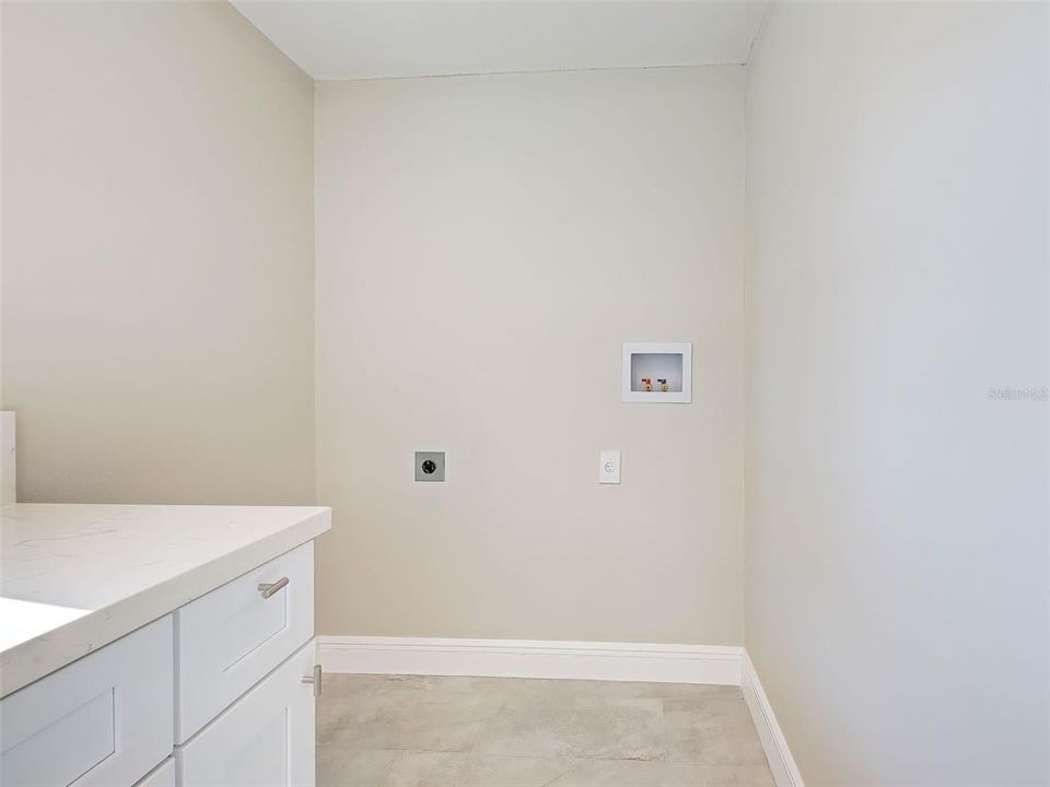 En Renta: $2,700 (3 camas, 2 baños, 1860 Pies cuadrados)