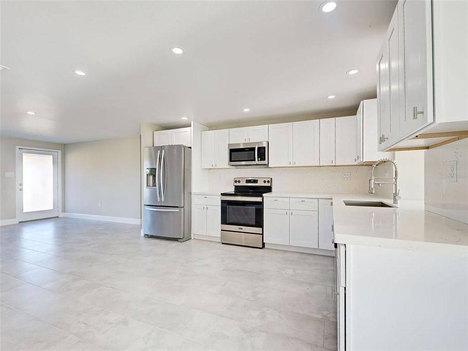 En Renta: $2,700 (3 camas, 2 baños, 1860 Pies cuadrados)