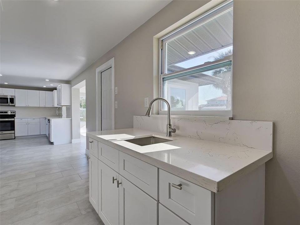 En Renta: $2,700 (3 camas, 2 baños, 1860 Pies cuadrados)