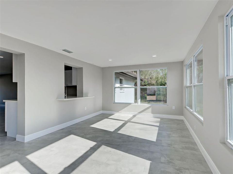 En Renta: $2,700 (3 camas, 2 baños, 1860 Pies cuadrados)