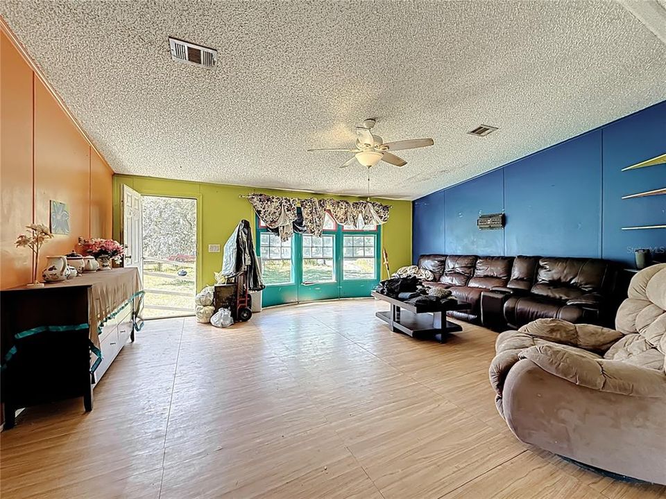 En Venta: $189,999 (4 camas, 2 baños, 2362 Pies cuadrados)