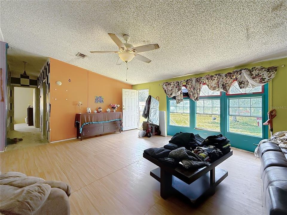 En Venta: $189,999 (4 camas, 2 baños, 2362 Pies cuadrados)