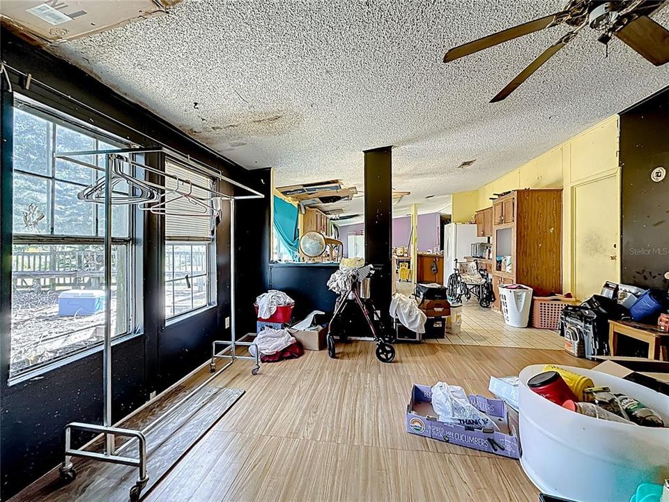 En Venta: $189,999 (4 camas, 2 baños, 2362 Pies cuadrados)