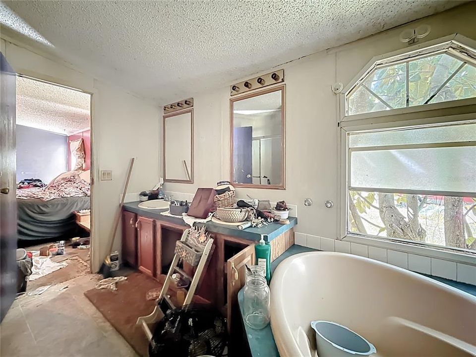 En Venta: $189,999 (4 camas, 2 baños, 2362 Pies cuadrados)