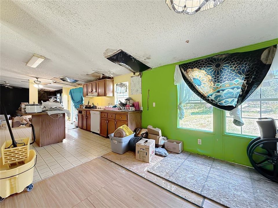 En Venta: $189,999 (4 camas, 2 baños, 2362 Pies cuadrados)