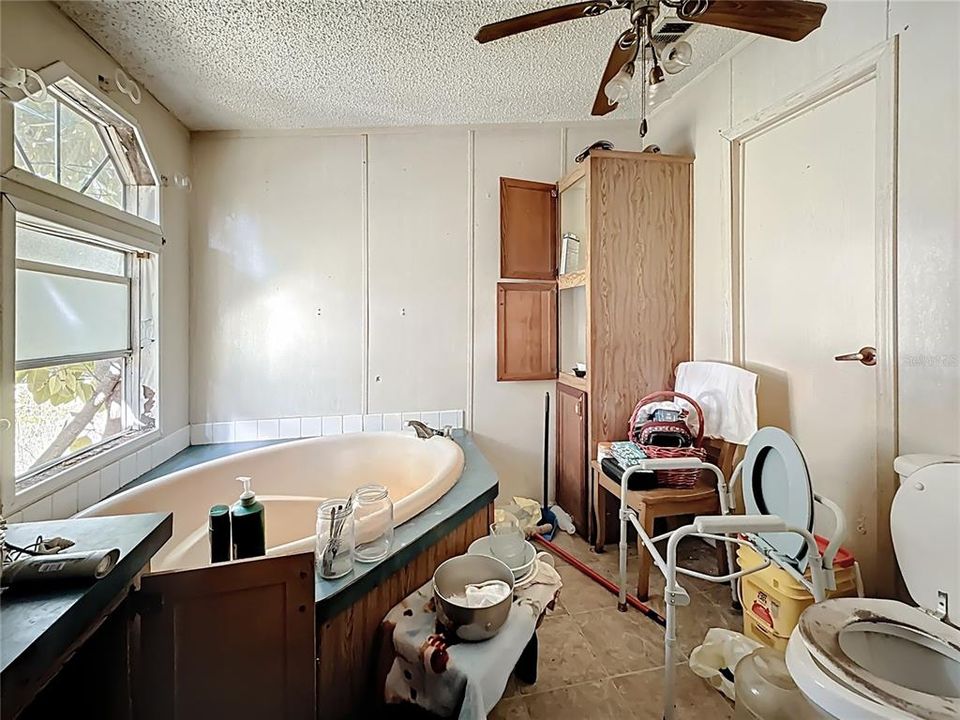 En Venta: $189,999 (4 camas, 2 baños, 2362 Pies cuadrados)