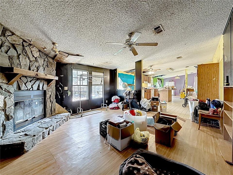 En Venta: $189,999 (4 camas, 2 baños, 2362 Pies cuadrados)