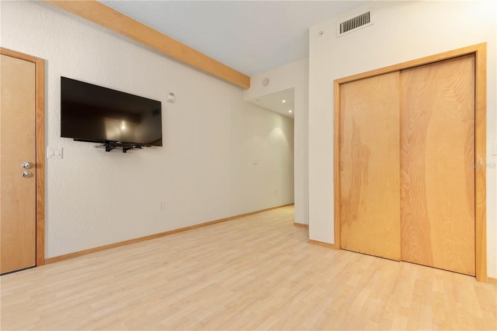 待售: $179,500 (2 贝兹, 2 浴室, 1125 平方英尺)