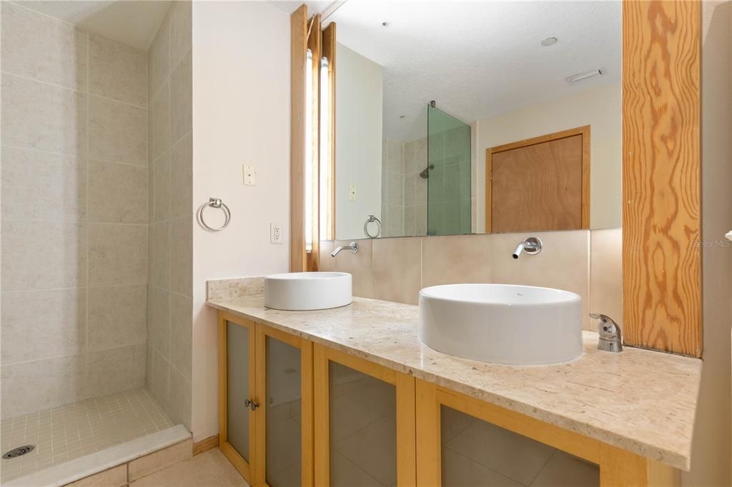 待售: $179,500 (2 贝兹, 2 浴室, 1125 平方英尺)