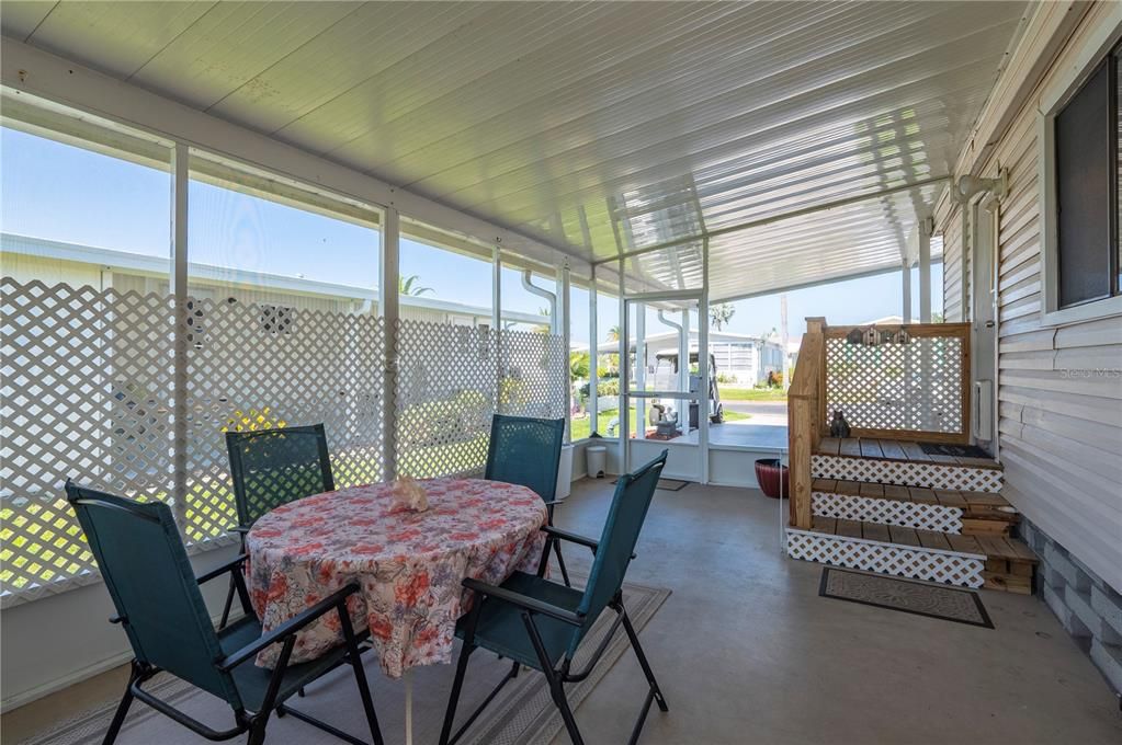 待售: $130,000 (2 贝兹, 1 浴室, 736 平方英尺)