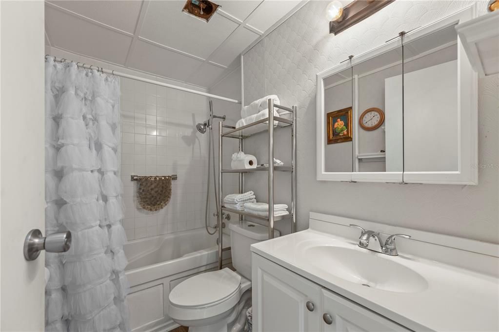 待售: $130,000 (2 贝兹, 1 浴室, 736 平方英尺)