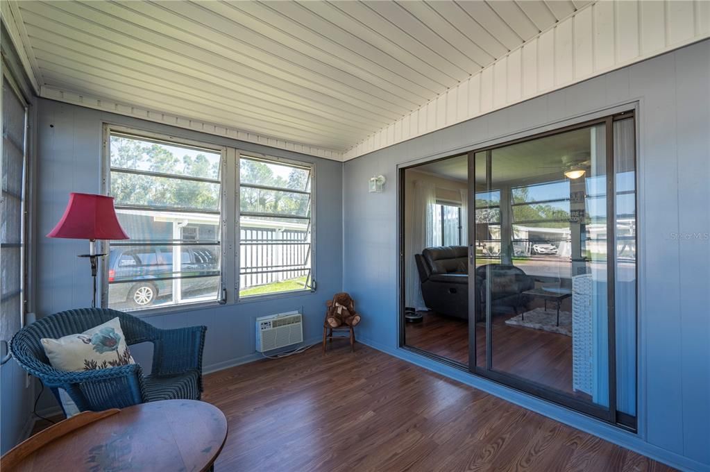 待售: $130,000 (2 贝兹, 1 浴室, 736 平方英尺)