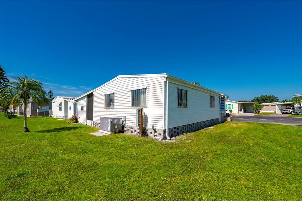 待售: $130,000 (2 贝兹, 1 浴室, 736 平方英尺)