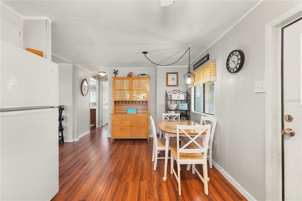 待售: $130,000 (2 贝兹, 1 浴室, 736 平方英尺)