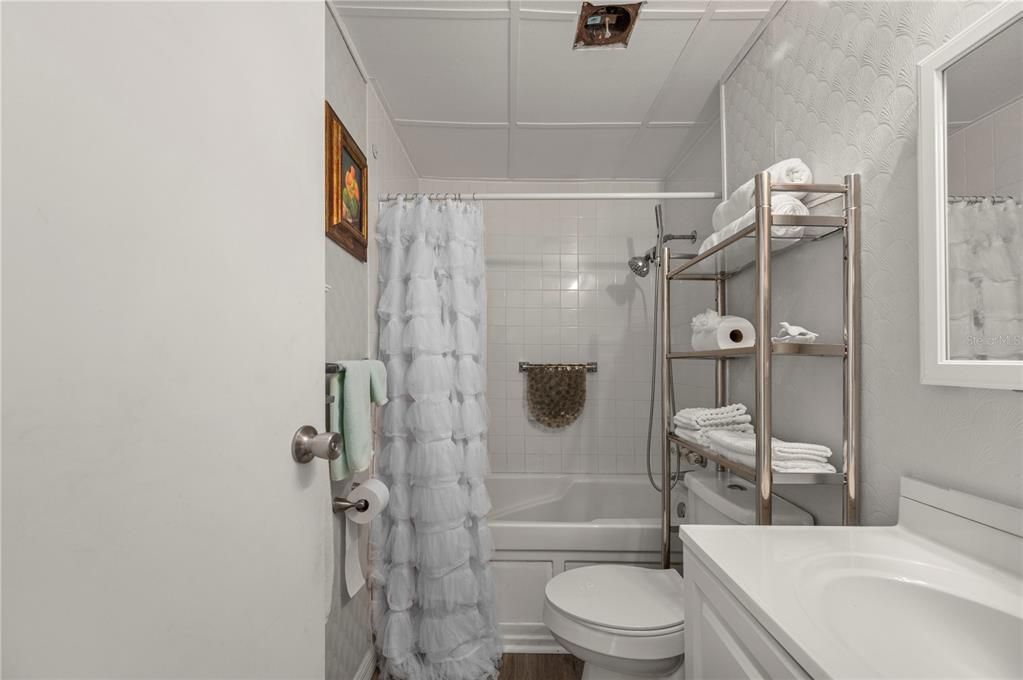 待售: $130,000 (2 贝兹, 1 浴室, 736 平方英尺)