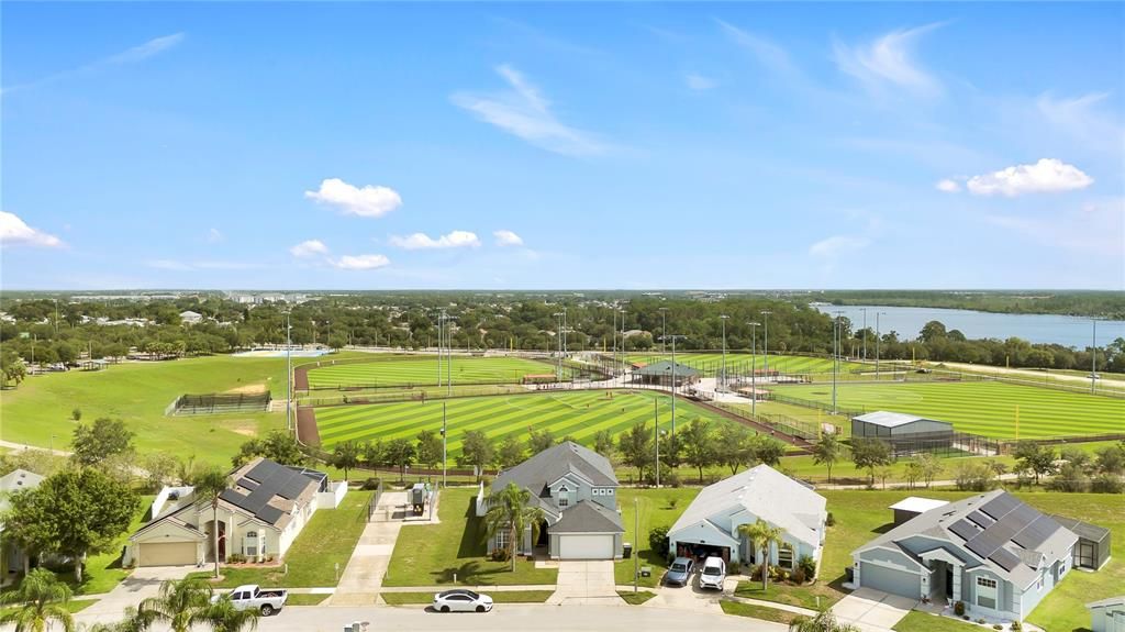 合同活跃: $420,000 (5 贝兹, 3 浴室, 2300 平方英尺)