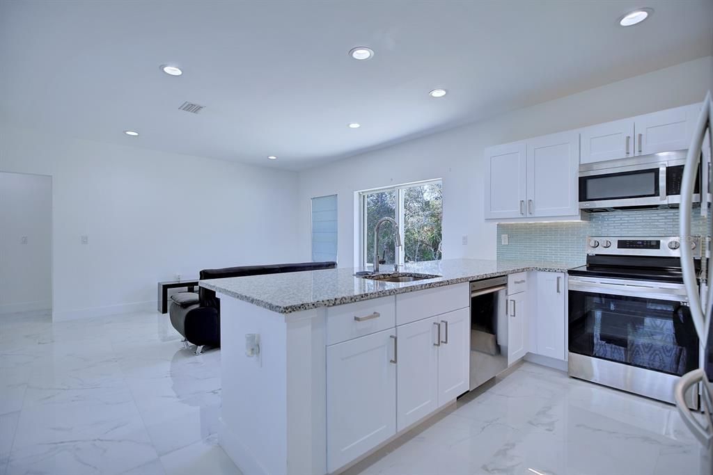 En Venta: $279,000 (3 camas, 2 baños, 1359 Pies cuadrados)