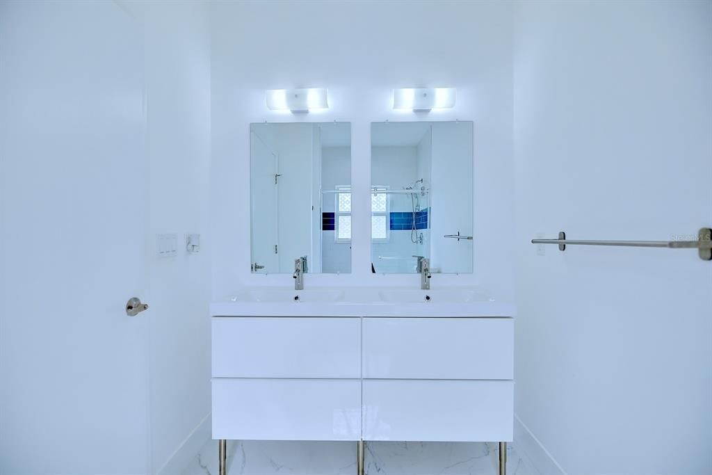 En Venta: $279,000 (3 camas, 2 baños, 1359 Pies cuadrados)