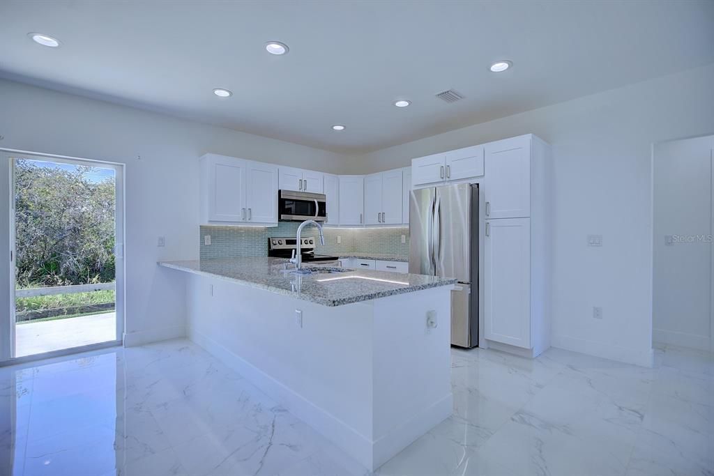 En Venta: $279,000 (3 camas, 2 baños, 1359 Pies cuadrados)