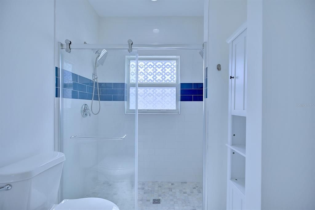 En Venta: $279,000 (3 camas, 2 baños, 1359 Pies cuadrados)