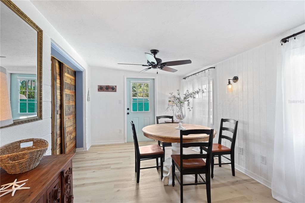 待售: $269,900 (2 贝兹, 2 浴室, 1026 平方英尺)