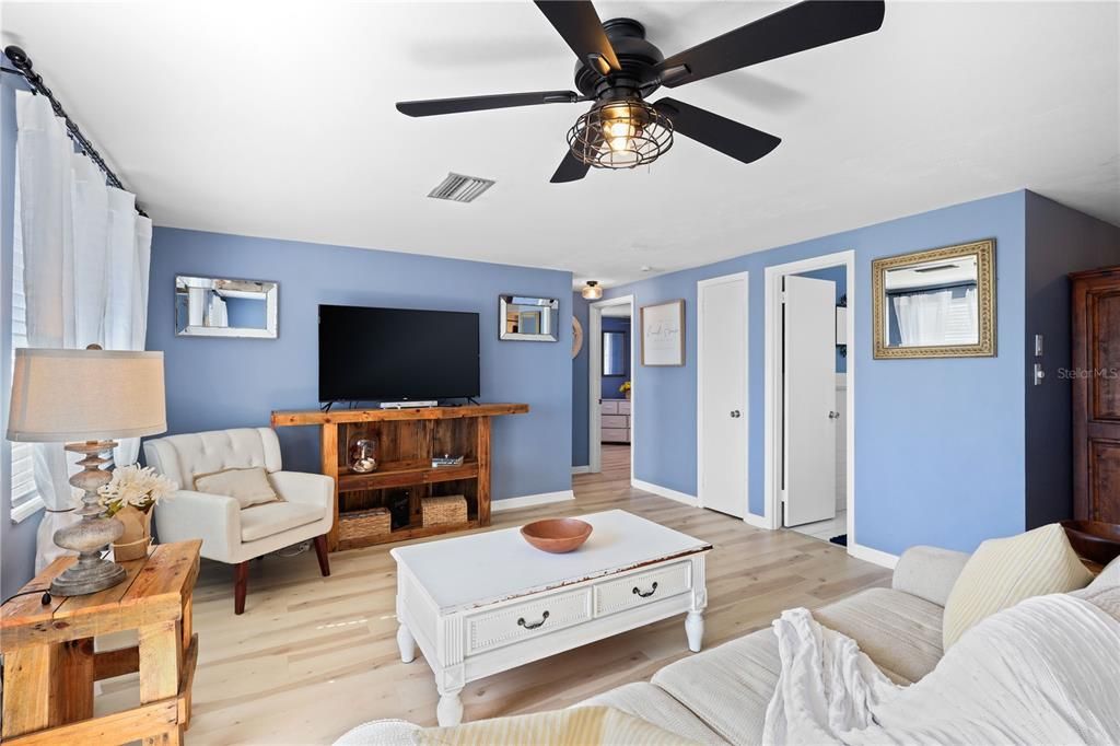 待售: $269,900 (2 贝兹, 2 浴室, 1026 平方英尺)