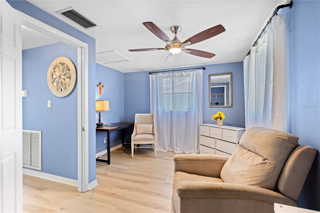 待售: $269,900 (2 贝兹, 2 浴室, 1026 平方英尺)