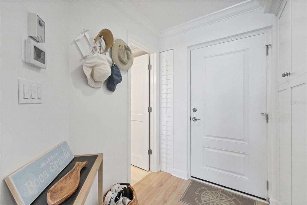 For Sale: $1,330,000 (1 beds, 2 baths, 900 Square Feet)