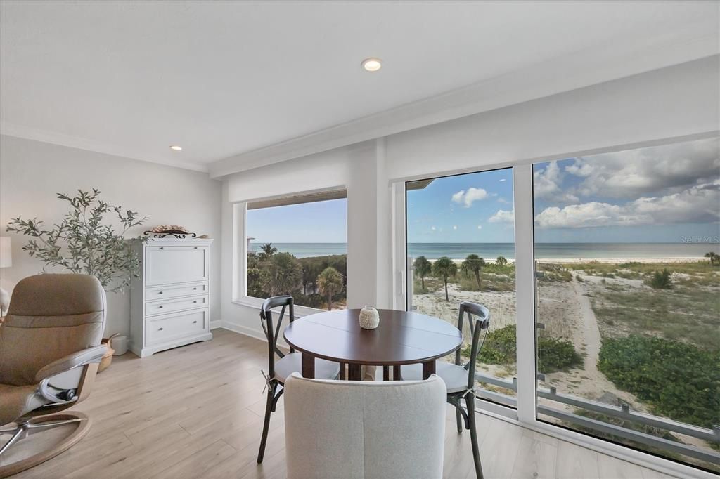 For Sale: $1,330,000 (1 beds, 2 baths, 900 Square Feet)