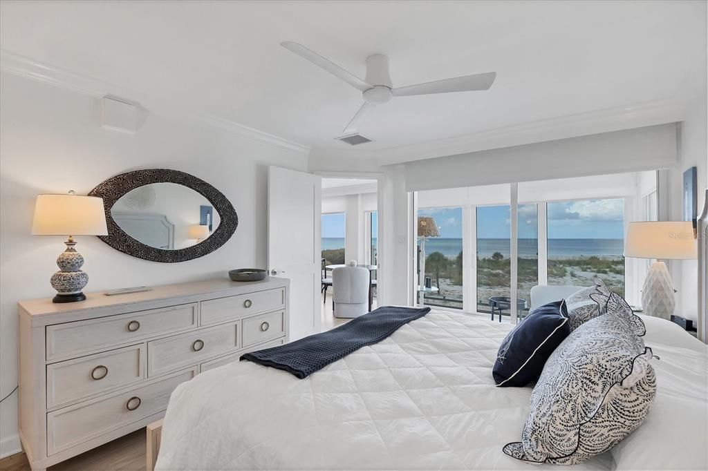 For Sale: $1,330,000 (1 beds, 2 baths, 900 Square Feet)