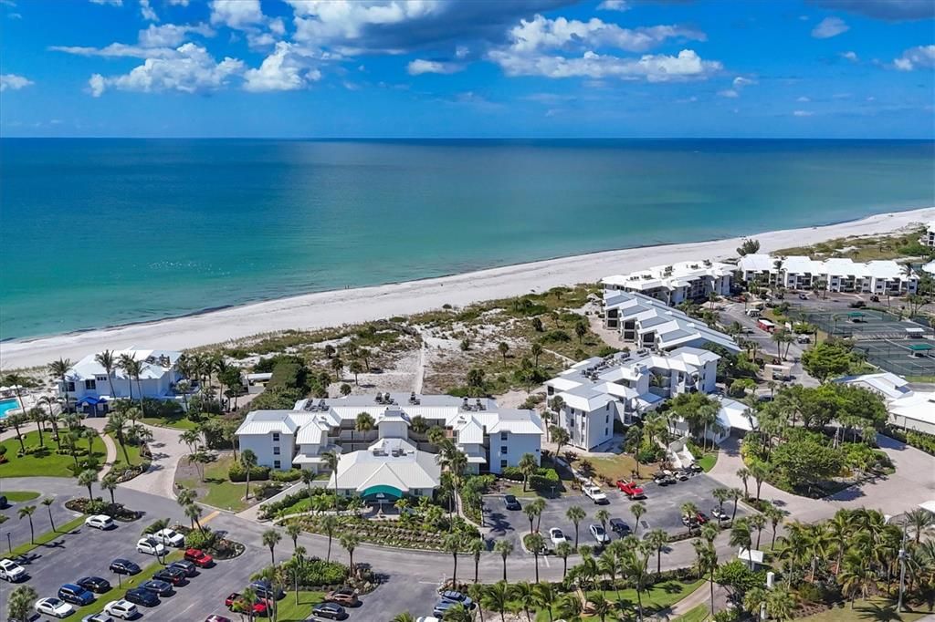 For Sale: $1,330,000 (1 beds, 2 baths, 900 Square Feet)